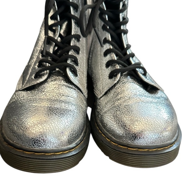 Dr. Doc Martens Silver Disco Crinkle Crackle Lace Up Boots 1460 J 4 5 NEW - Picture 5 of 13